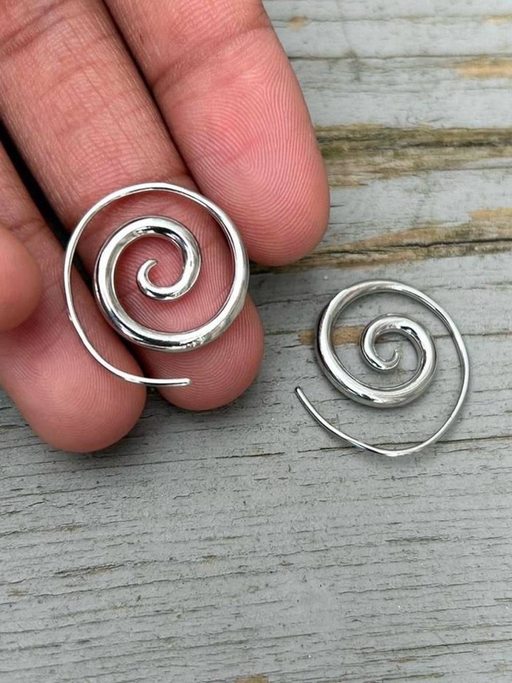 1 Pair Y2K Punk Gothic Style Silver Spiral Irregular Hoop Earrings